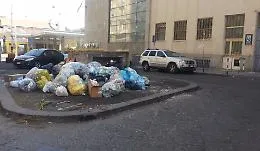 Sporchissima Catania: citt&agrave; sommersa dai rifiuti e  nessuno vuole raccoglierli