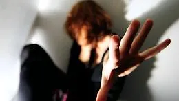 Violenza sessuale: la Raggi chiede leggi speciali, Salvini la castrazione chimica