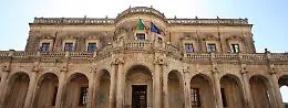 Noto, due dirigenti del Comune denunciati per abuso d'ufficio