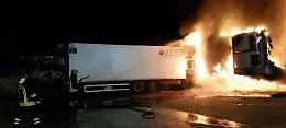 Vittoria, atto intimidatorio a ditta autotrasporti: in fiamme 4 mezzi