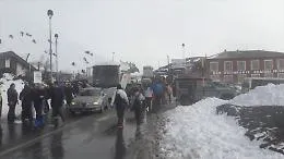 Con la prima neve dell'inverno assalto ai due versanti dell'Etna