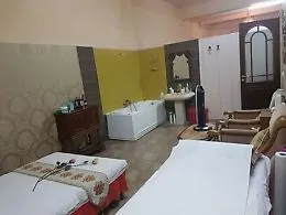 Catania, massaggi in centro estetico a "luci rosse" gestito da cinese