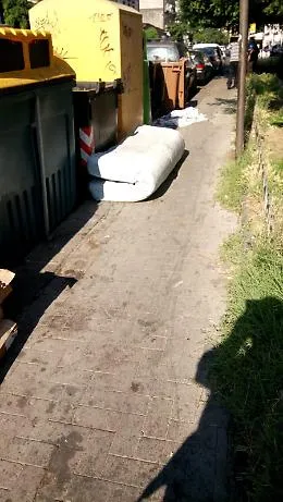 Catania, buche pericolose in piazza Due Giugno