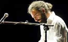 Stefano Bollani al "Lucio Dalla" di Milo far&agrave; vibrare le note del cuore