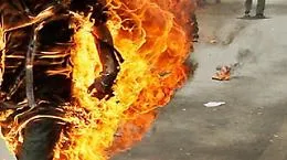 Siracusa, si d&agrave; fuoco dopo aver perso il lavoro: 52enne ricoverato in gravi condizioni