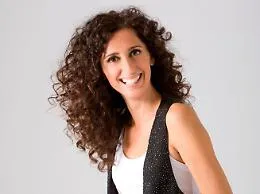 Teresa Mannino rilegge, in modo tutto suo, la  Violetta de "La Traviata"