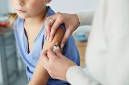 Vaccini, per entrare in classe potrebbe bastare autocertificazione
