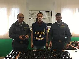Palermo, sequestrati 180 mila cosmetici contraffatti diretti a Canicatt&igrave;