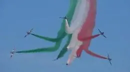 Palermo incantata dai sorvoli e dalle magie delle Frecce Tricolori