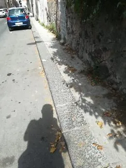 Catania, via Giuseppe Lei da settimane versa in condizioni di sudiciume