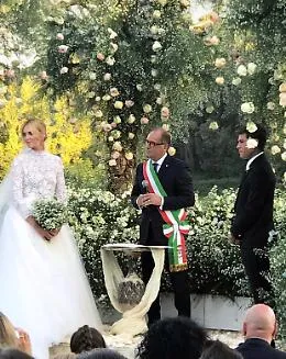 Ferragnez, caos di curiosi sulla Statale: ma il s&igrave; &egrave; sui social