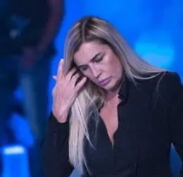 Lory Del Santo shock in tv: &laquo;Mio figlio si &egrave; ucciso&raquo;. E poi: &laquo;Vado lo stesso al Gf Vip&raquo;