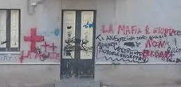&laquo;La mafia &egrave; giusta, non perdona&raquo;:
scritta shock "scuote" Adrano
