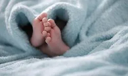 Catania, mamma uccide figlio di tre mesi scaraventandolo a terra con forza