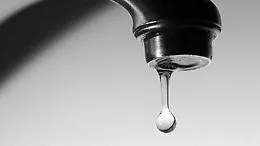 Contatori staccati ai morosi delle bollette idriche: in migliaia senz'acqua
