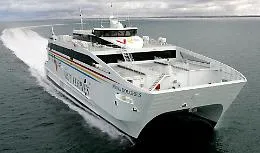 Pronto per l'imbarco sul catamarano, 27enne fermato a Pozzallo per droga