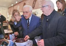 Calabresi a ChocoModica: &laquo;Il cioccolato &egrave; come
la mamma, bisogna volergli tanto bene...&raquo;