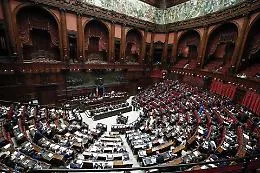 E' s&igrave; alla manovra ma non ancora 
alla "quota 100"
e al reddito
di cittadinanza...