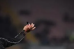 Calcio, espulsione non gli va gi&ugrave; e aggredisce arbitro 16enne