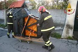 Terremoto, per pianista cieco vigili del fuoco "eroi": &laquo;Hanno salvato miei beni pi&ugrave; preziosi&raquo;