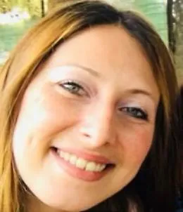 Auto si ribalta e sbatte su albero,
muore una trentenne del Catanese