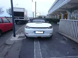 Catania, parcheggio "selvaggio" in viale A. Alagona