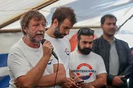 Dai centri sociali alle Ong: chi &egrave; Luca Casarini, l'ex disobbediente che ora sfida Salvini