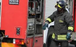 Linguaglossa, deposito rifiuti in fiamme: mezzi distrutti