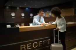 Turista olandese ad albergatore di Lipari: &laquo;Sono di colore, in Italia &egrave; un problema?&raquo;