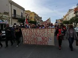 Esponenti del M5S cacciati dal corteo in memoria di Peppino Impastato &laquo;Governate con i fascisti, andatevene&raquo;