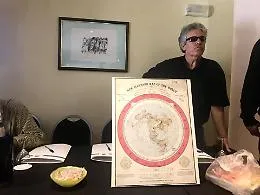 Terrapiattisti a Palermo: &laquo;La Nasa? Mai stati in orbita. La gravit&agrave;? Una invenzione&raquo;
