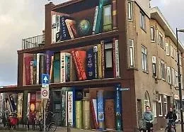 "Una casa senza libri  &egrave; come una stanza senza finestre".