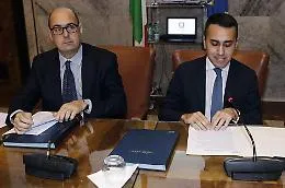 Crisi di governo, la trattativa tra M5s e Pd s'incaglia su Conte: Salvini aspetta e spera