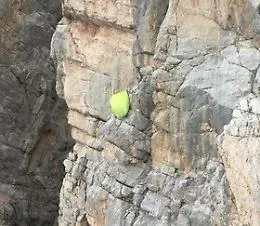 Parapendio sospeso nel vuoto a 2500 metri di quota, salvato pilota