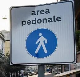 Pedonalizzazioni cancellate in centro, la Consulta della Bicicletta chiede al Comune il ripristino delle aree davanti alle scuole