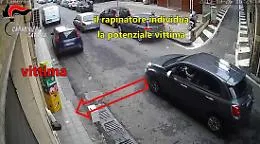 Catania, sequestra una anziana donna
per rubarle la fede nuziale e una collana