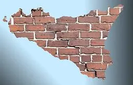 Quel muro che non c'&egrave; pi&ugrave; e i troppi che restano ancora da abbattere (anche in Sicilia)