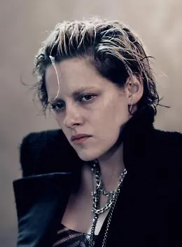 Da Emma Watson a Kristen Stewart, le immagini del mitico calendario Pirelli sulle tracce di Giulietta