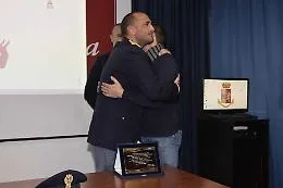 Omicidio Loris, l'abbraccio di Davide Stival all'investigatore e amico Nino Ciavola