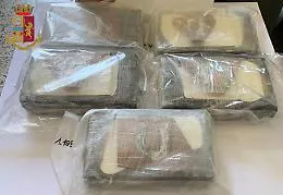 Catania, arrestato corriere della droga con 5 chili di cocaina: sul mercato avrebbe fruttato 800 mila euro