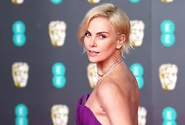 Charlize Theron a 45 anni mamma single e felice: &laquo;Non ho bisogno di uomo accanto a me&raquo;