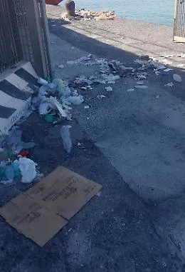 Catania: al porto spazzatura non raccolta