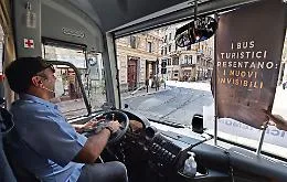 Crisi Covid, a Palermo sit-in dei bus turistici: &laquo;Consegniamo targhe e licenze&raquo;
