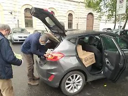 Catania, detenuti donano 90 chili di alimenti al Banco Alimentare