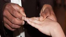 Messina, i wedding planner dei migranti: un matrimonio falso (con permesso di soggiorno vero) costava 12.000 &euro;