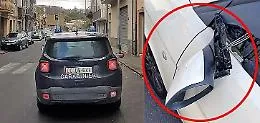Specchietti delle auto danneggiati a Caltagirone: denunciato clochard