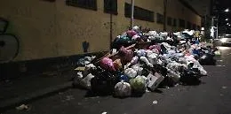 Catania rifiuti: "Da catanese che paga le tasse dico che &egrave; una vergogna"