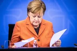 Covid, in Germania la Merkel chiude tutto: lockdown duro da mercoled&igrave;
