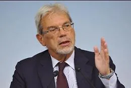 Scandalo Trapani, il ministro De Vincenti: &laquo;Fiducia nella magistratura&raquo;