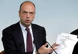 Il ministro Alfano: &ldquo;La Sicilia e la Calabria hanno diritto ad avere i treni ad Alta Velocit&agrave;&rdquo;
